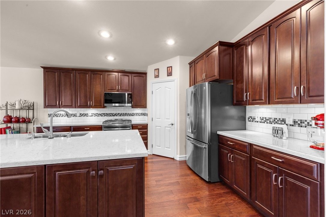 8769 Frasure Falls Avenue — photo 4
