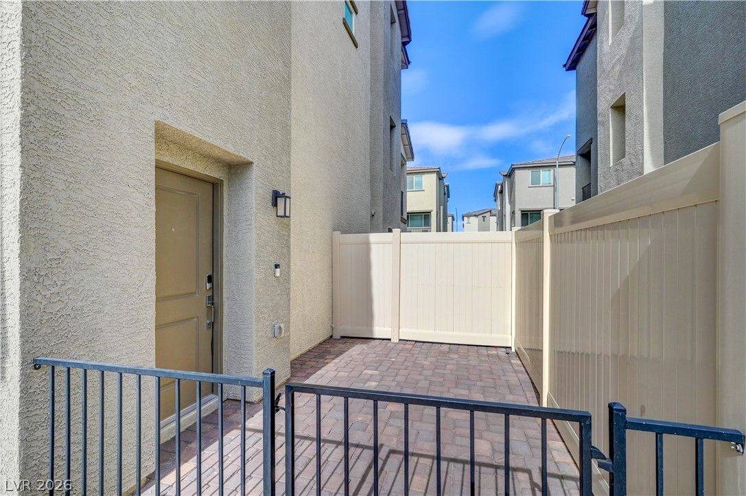 6944 Skyline Blue Street — photo 4