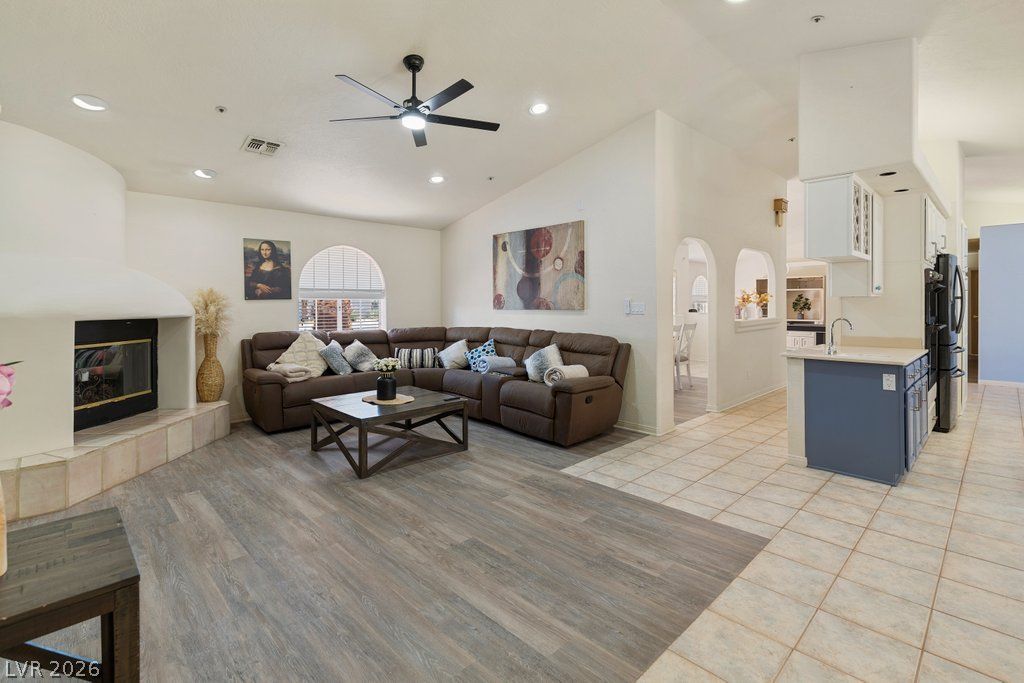 7110 La Cienega Street — photo 5