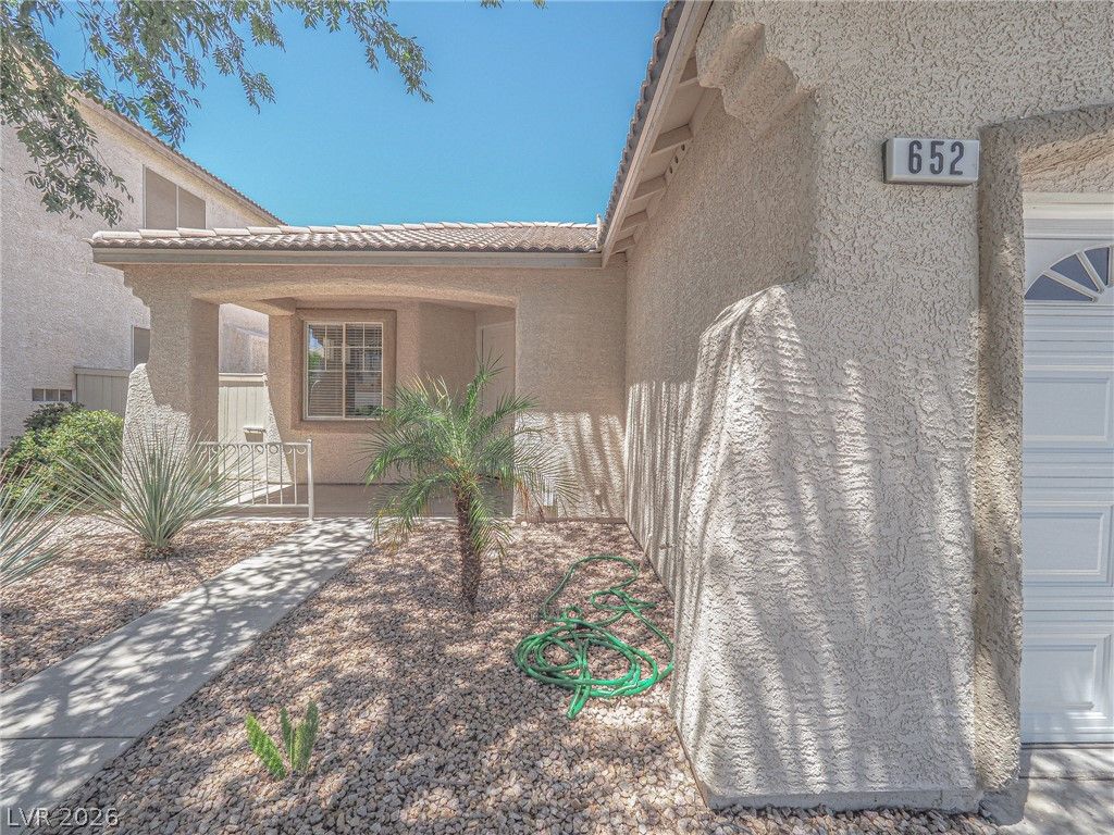 652 Baldurn Avenue — photo 4