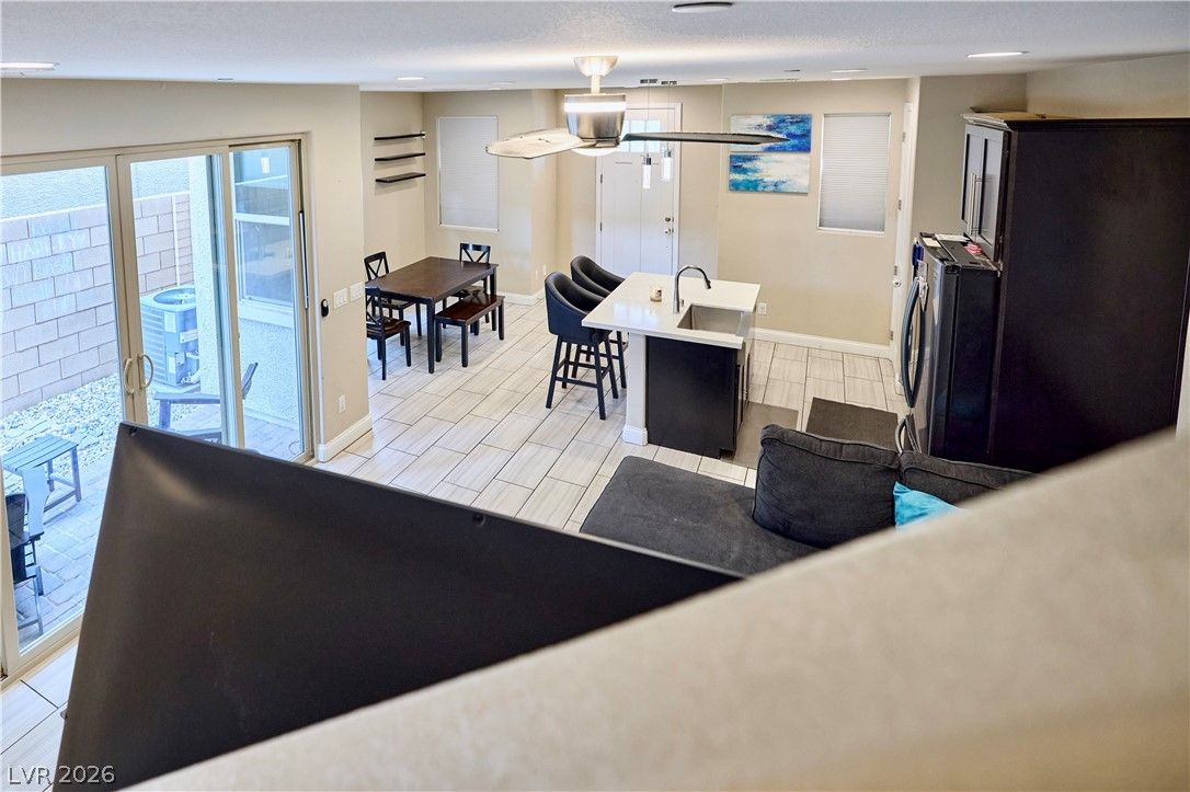 893 East Sunset Road — photo 3 of 25