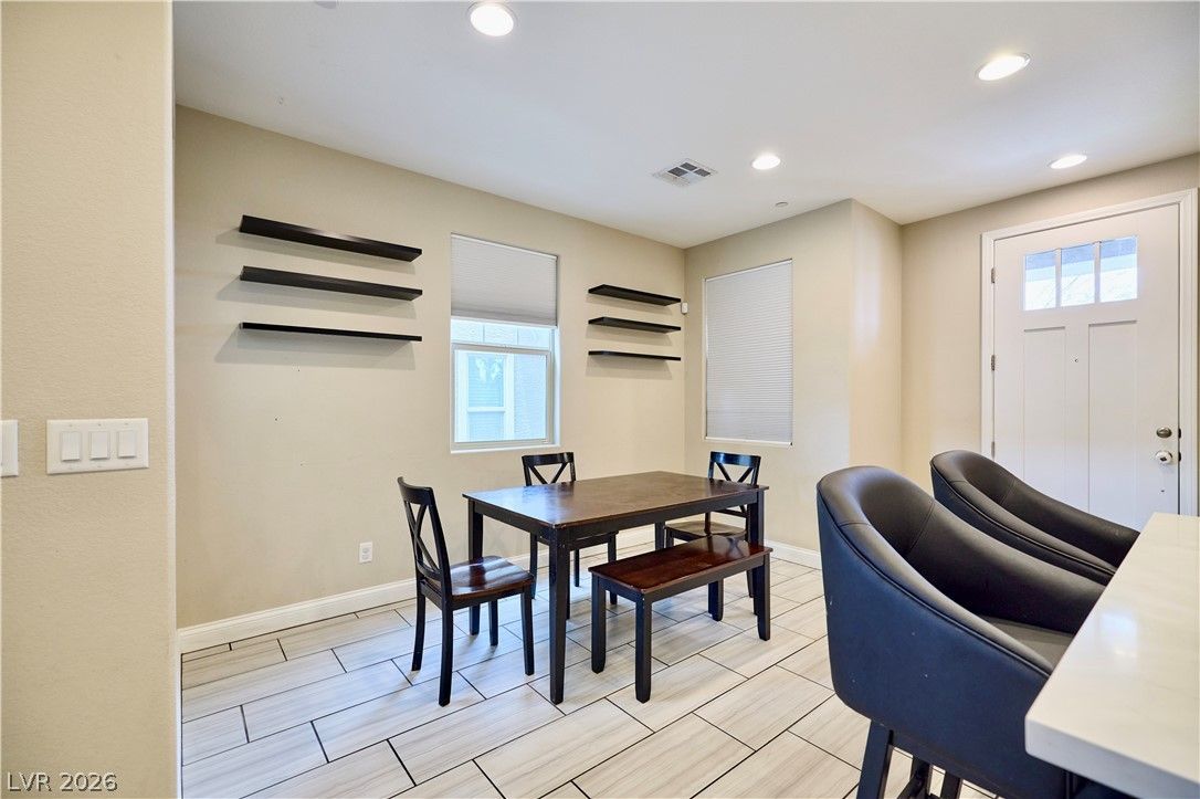 893 East Sunset Road — photo 4 of 25