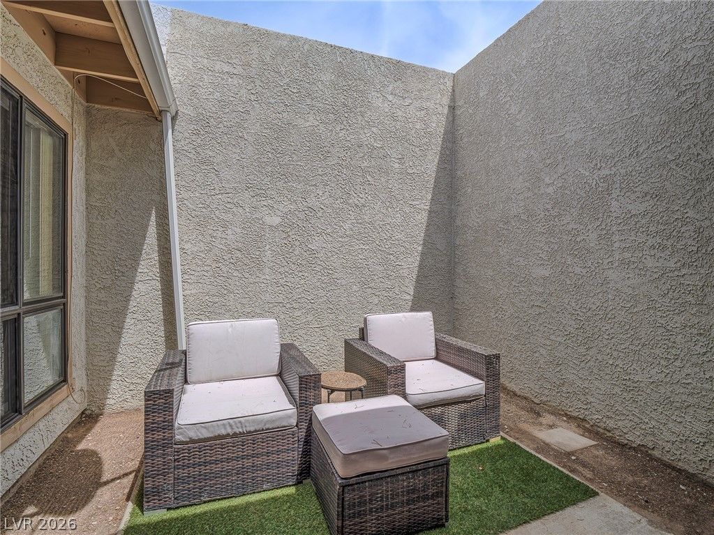 505 Westridge Drive — photo 3 of 18