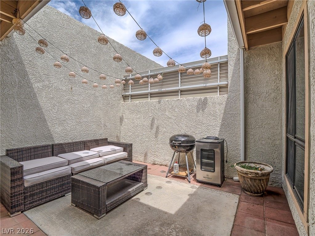 505 Westridge Drive — photo 4 of 18