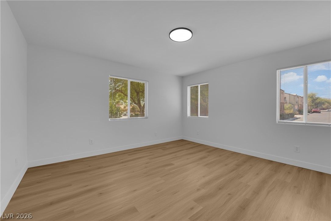6976 Smiling Cloud Avenue — photo 5 of 35