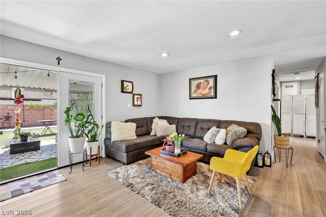 1528 Saylor Way — photo 4