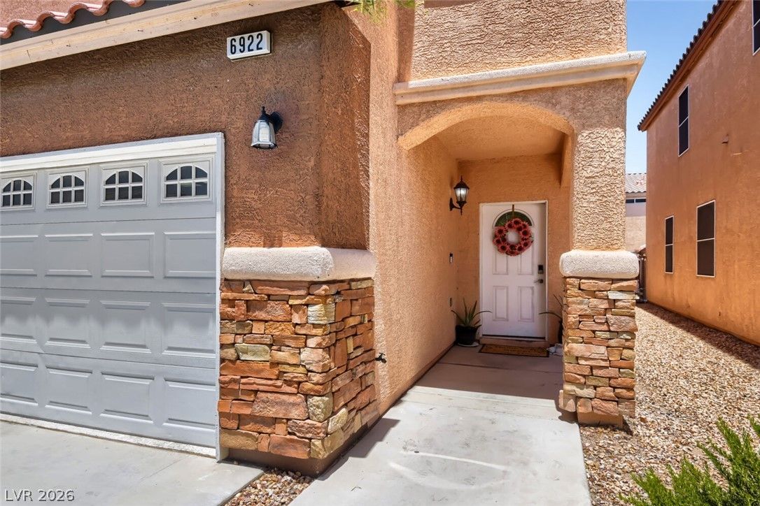 6922 Majestic Palm Drive — photo 3 of 47