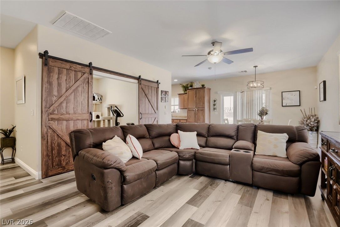 6922 Majestic Palm Drive — photo 4 of 47