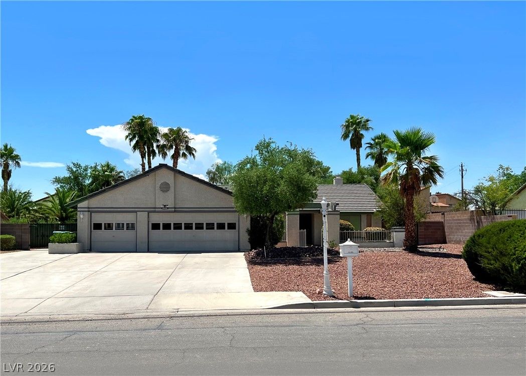 6829 Laredo — photo 1