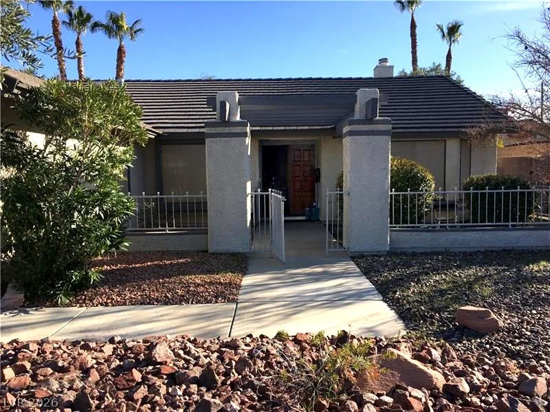 6829 Laredo — photo 2