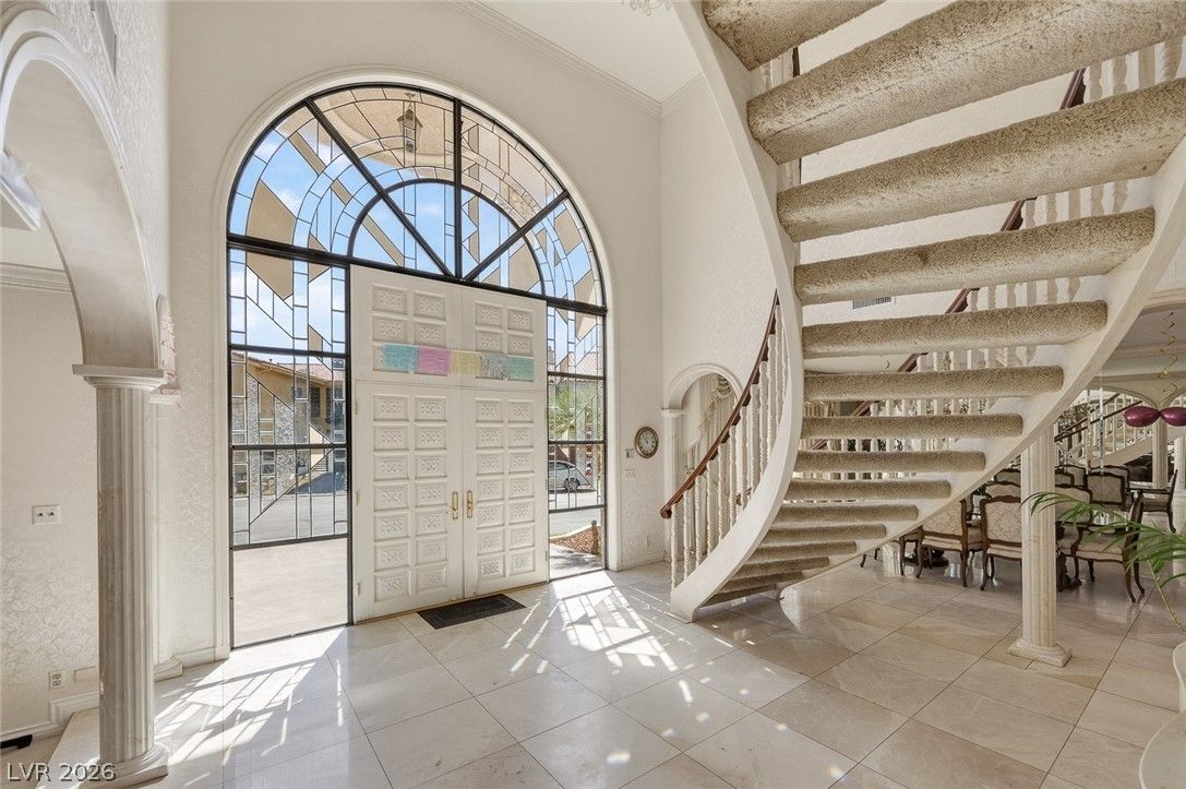 2834 QUEENS COURTYARD Drive — photo 4