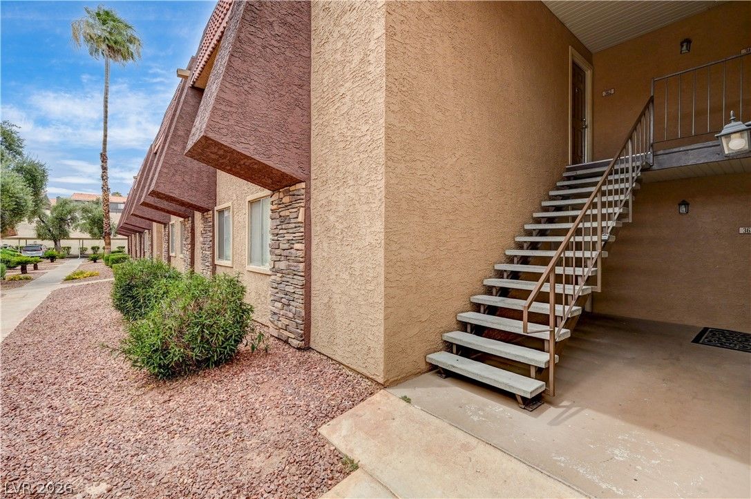 5404 River Glen Drive 362 — photo 3