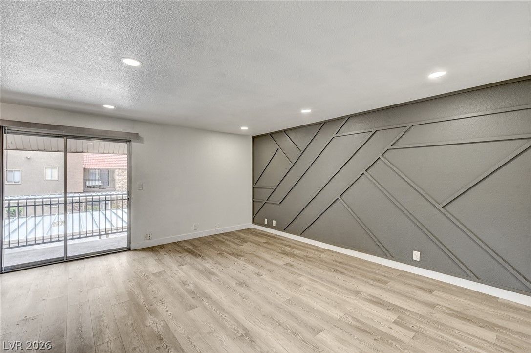5404 River Glen Drive 362 — photo 5
