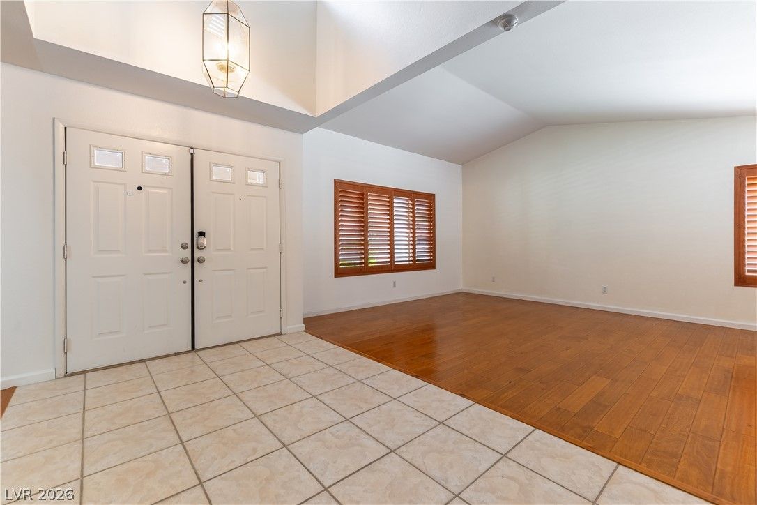 1020 Grey Hollow Avenue — photo 4