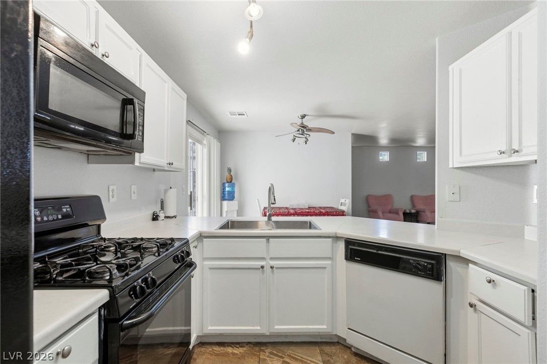 9950 Swimming Hole Street — photo 4
