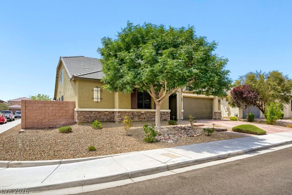 5665 Silver Cascade Avenue — photo 3 of 40