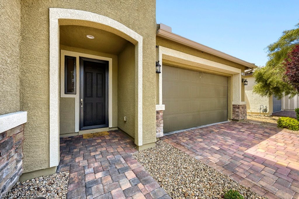 5665 Silver Cascade Avenue — photo 5 of 40
