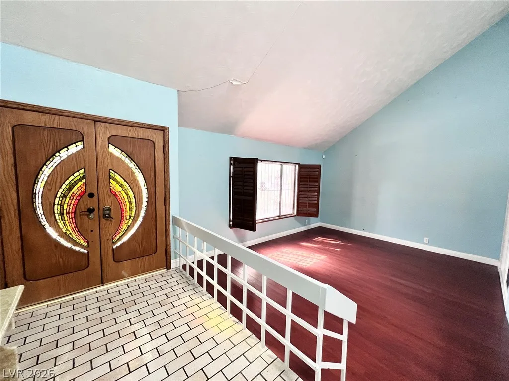 5009 Mesa View Drive — photo 2