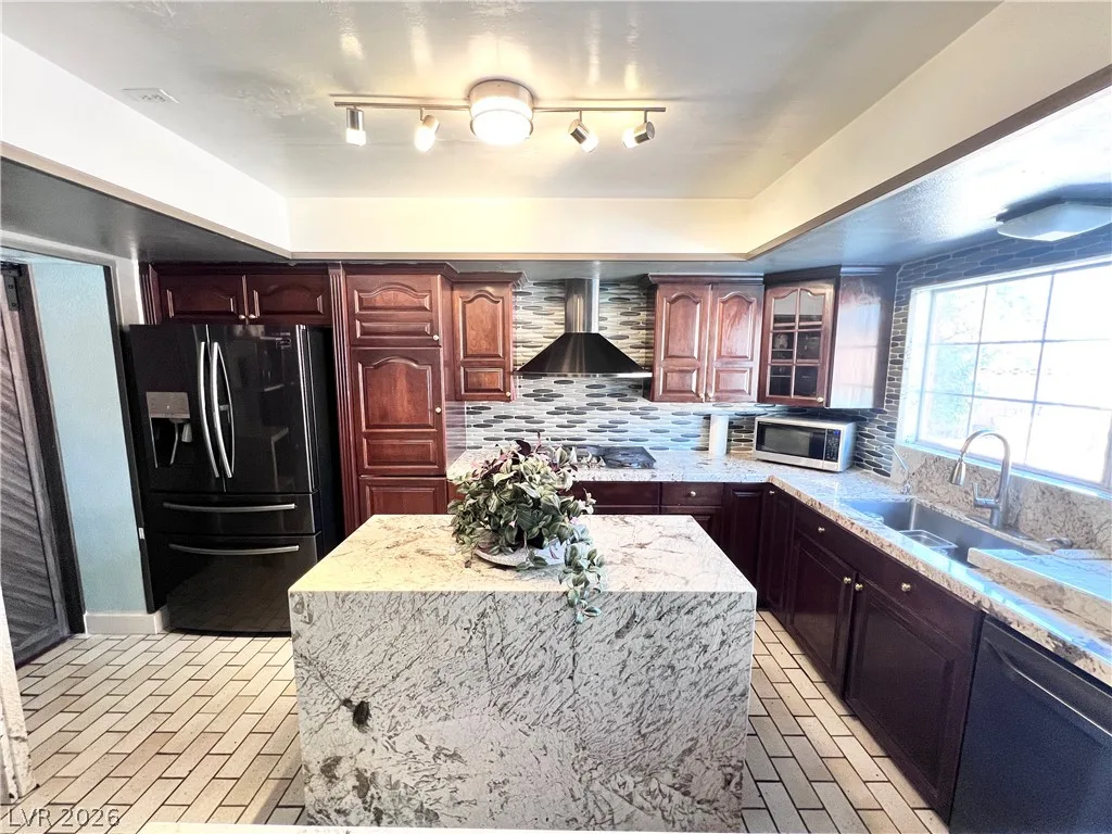 5009 Mesa View Drive — photo 4