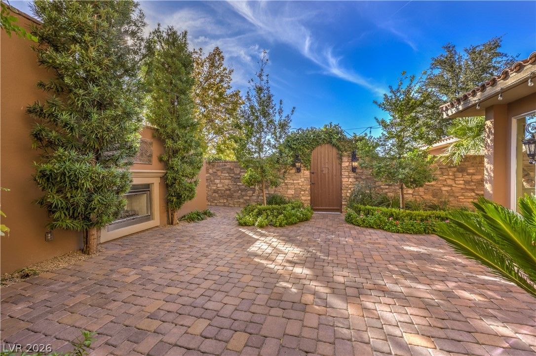 16 Anthem Pointe Court — photo 3