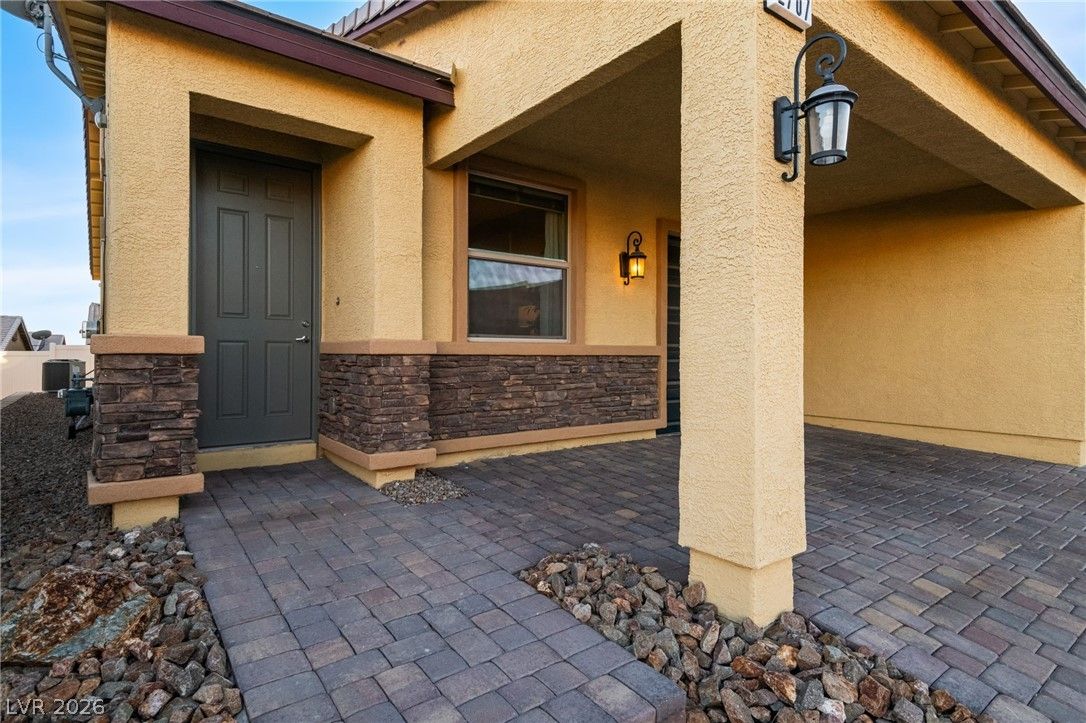 2707 ChinaBerry Hill Street — photo 2