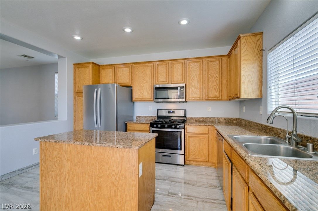 91 Lockheed Avenue — photo 4