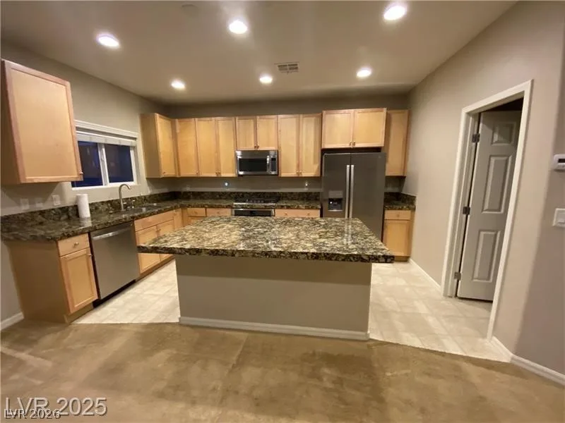 8065 Ancient Oaks Avenue — photo 2