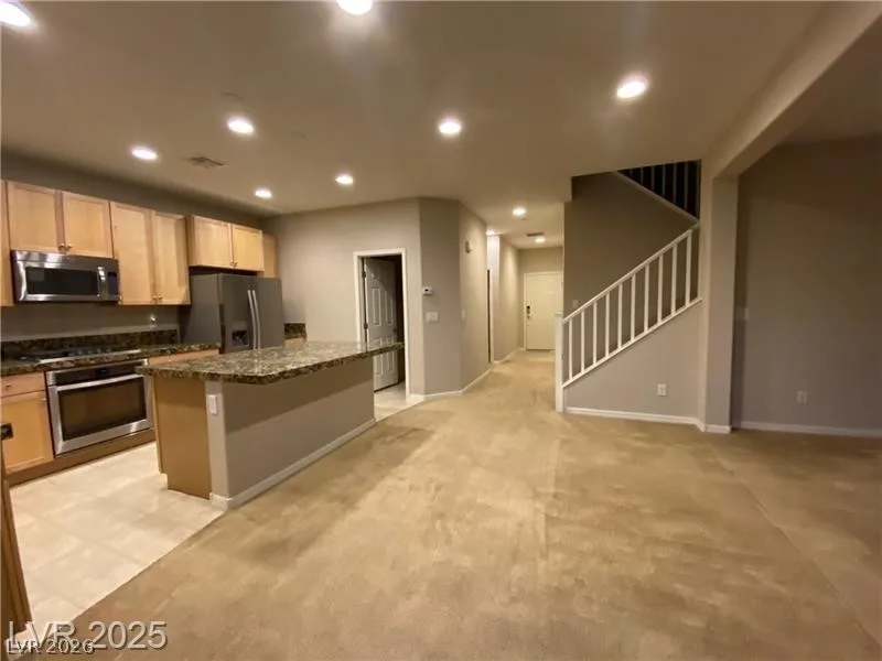8065 Ancient Oaks Avenue — photo 3
