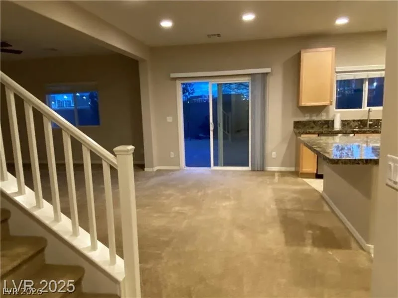 8065 Ancient Oaks Avenue — photo 4