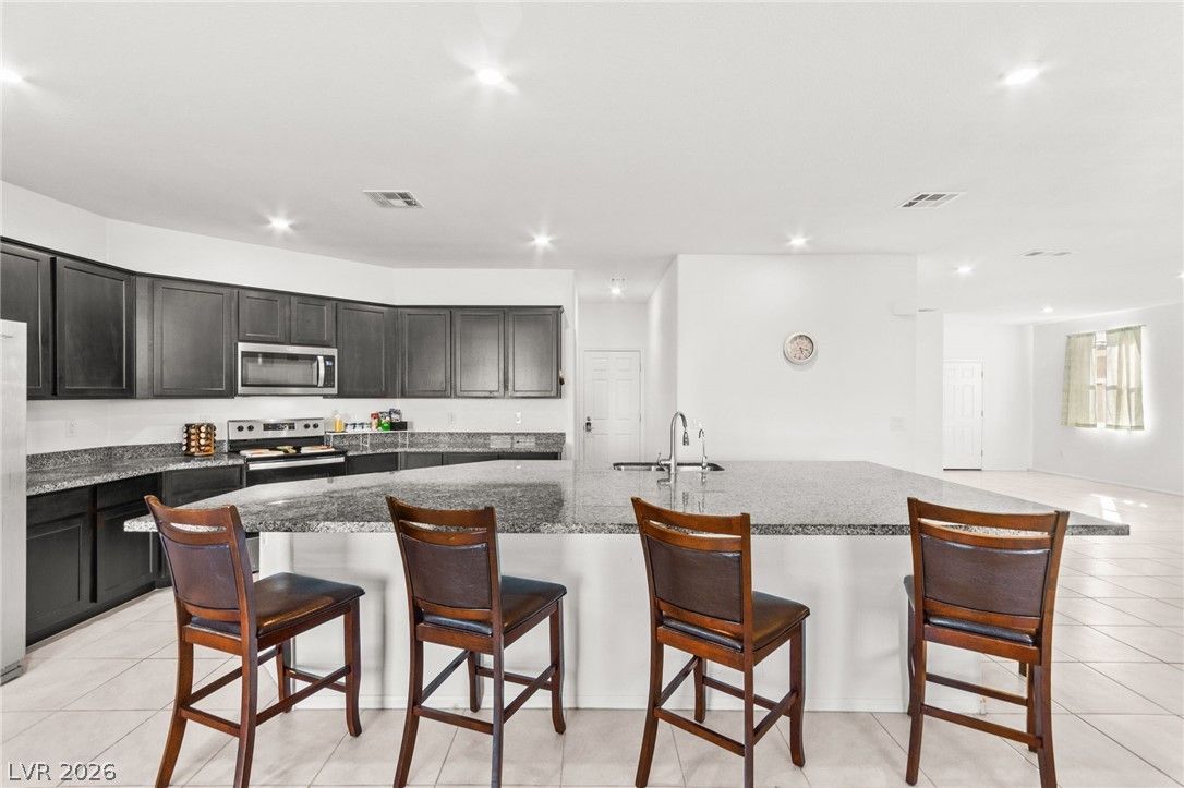 418 Bridal Veil Falls Street — photo 2