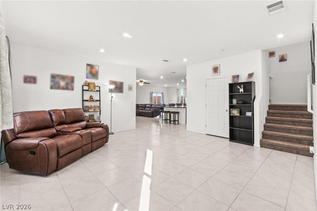 418 Bridal Veil Falls Street — photo 3