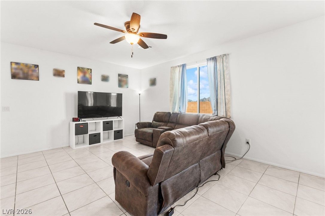 418 Bridal Veil Falls Street — photo 4