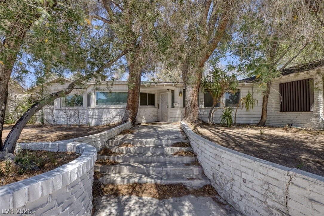 1200 OAK TREE Lane — photo 1
