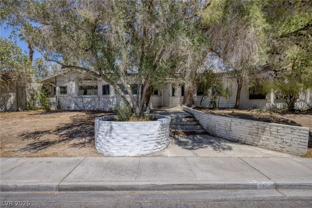 1200 OAK TREE Lane — photo 2