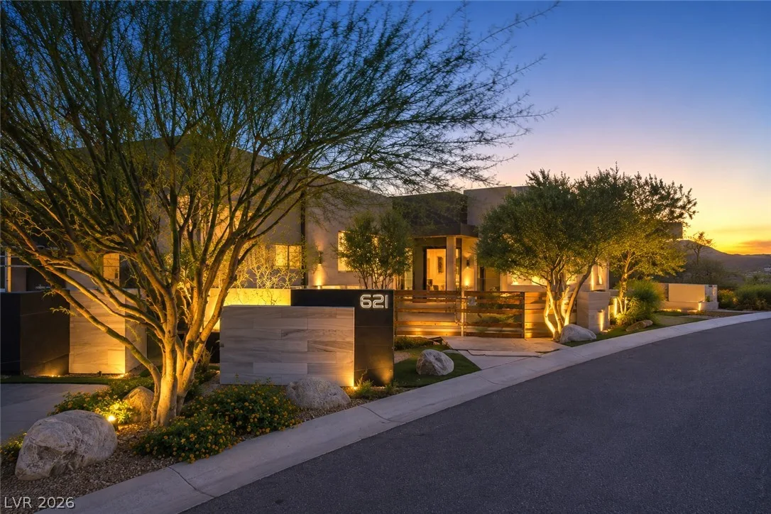 621 Majestic Rim Drive — photo 2