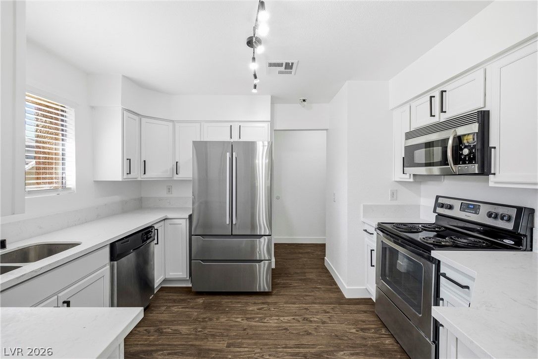 3151 Soaring Gulls Drive 1060 — photo 2