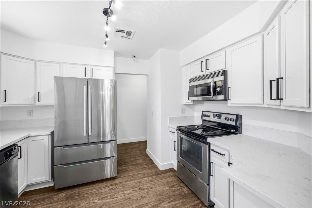 3151 Soaring Gulls Drive 1060 — photo 3