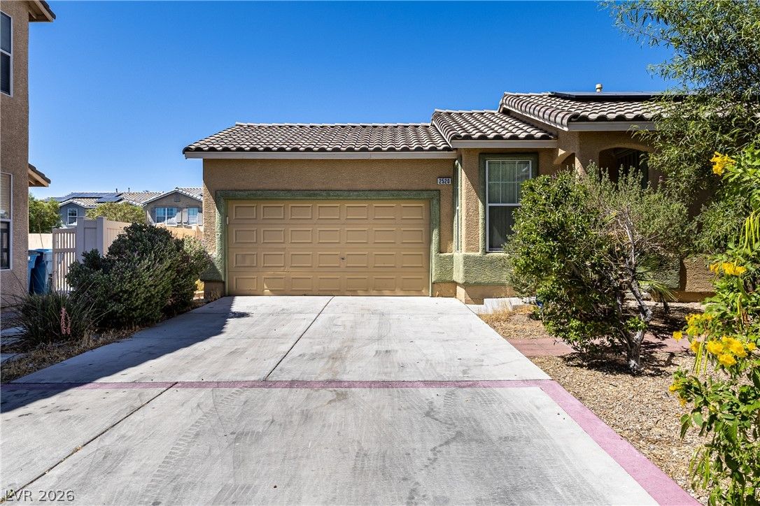 2520 Bottle Palm Court — photo 2