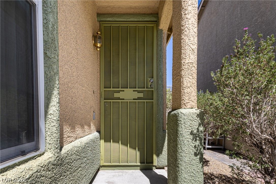 2520 Bottle Palm Court — photo 3