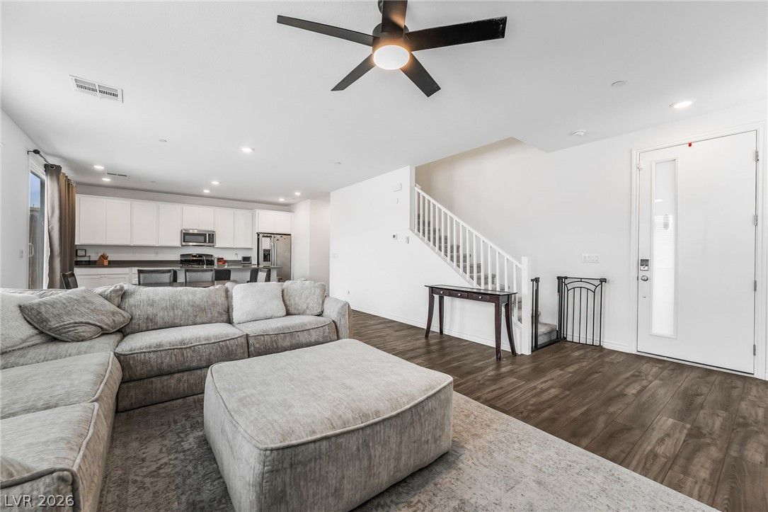 272 Mount Williamson Street — photo 4 of 41