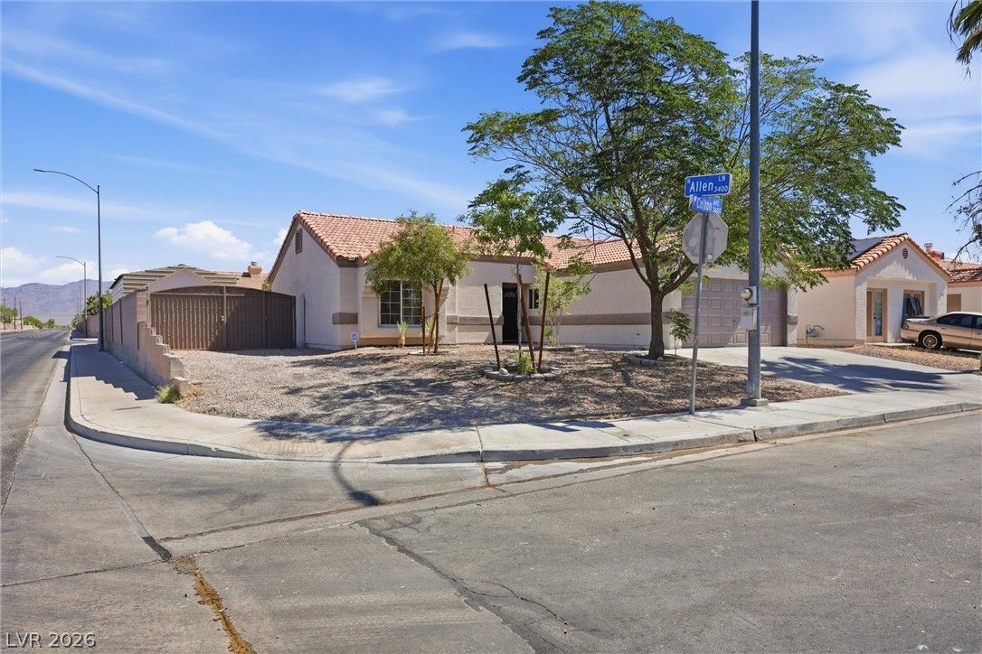 3624 West Colton Avenue — photo 4 of 32