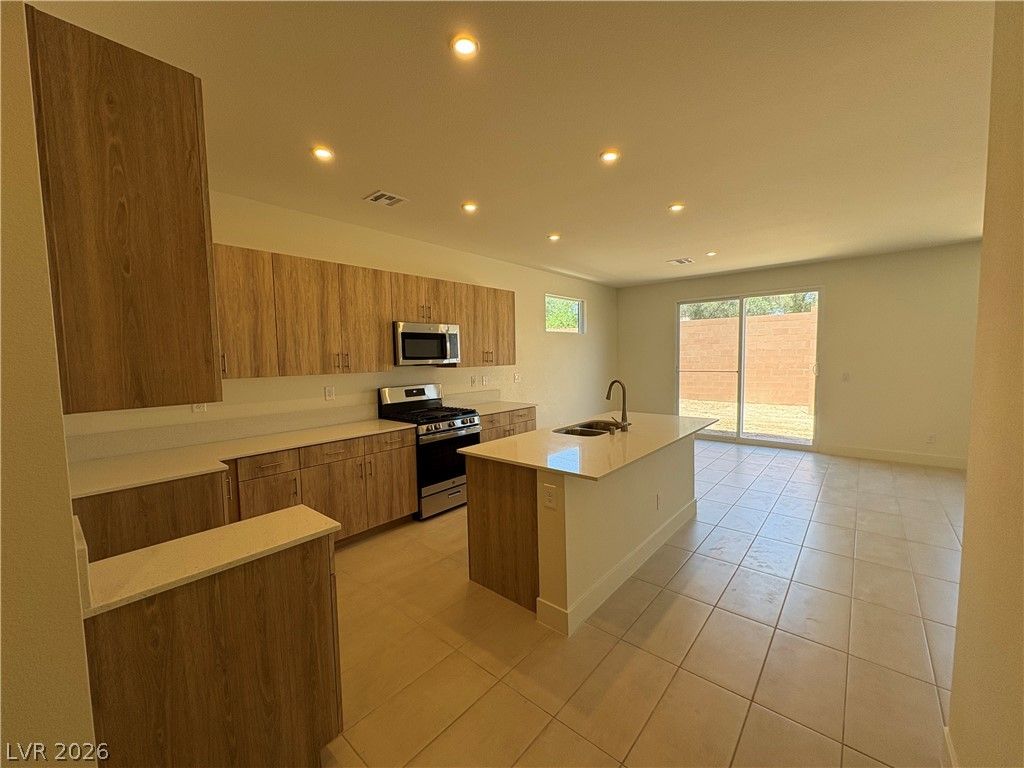 2484 Tom Collins Drive — photo 3 of 10