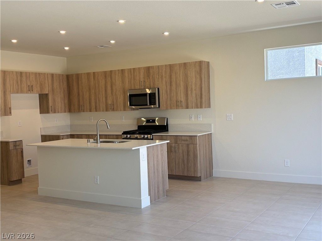 2484 Tom Collins Drive — photo 4 of 10