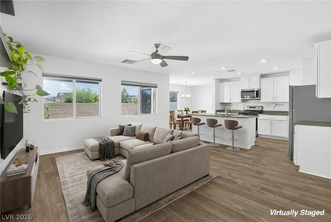 1586 Gold Sunset Avenue — photo 5 of 44