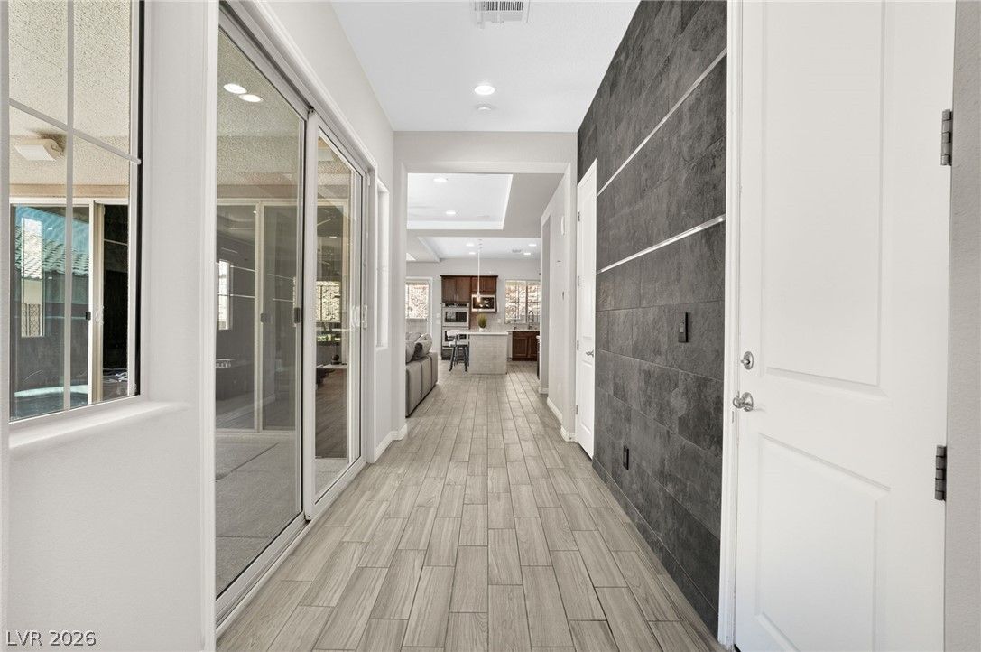 3985 Reyes Avenue — photo 3
