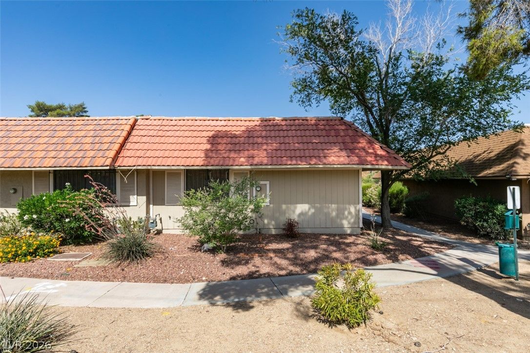 2556 Paradise Village Way — photo 1 of 45