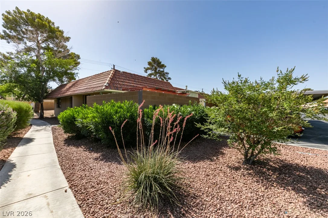 2556 Paradise Village Way — photo 3 of 45