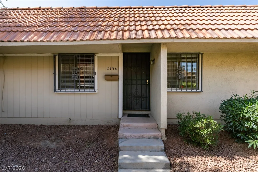 2556 Paradise Village Way — photo 4 of 45