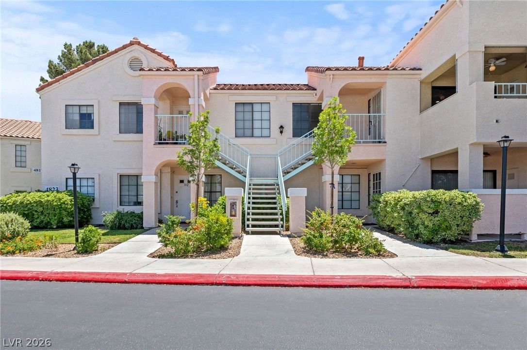 4823 South Torrey Pines Drive 203 — photo 2