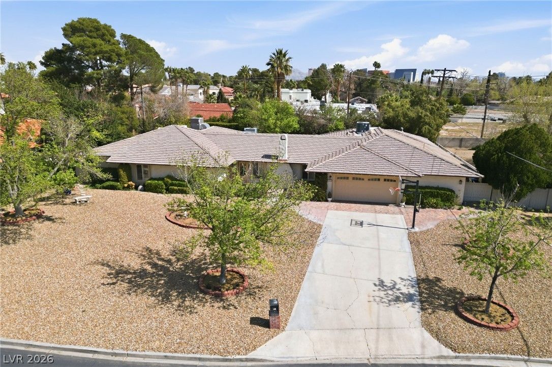 221 Rosemary Lane — photo 2